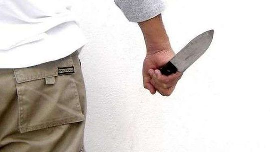 Wbił byłej żonie nóż w klatkę piersiową. Mówi, że nie pamięta zdarzenia