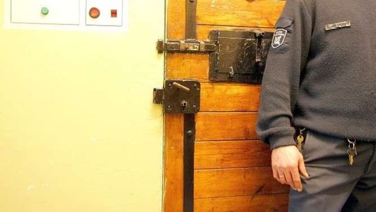 Wbił matce nóż w serce? Ona twierdziła, że to przypadek. Ruszył proces 26-latka