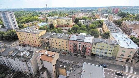 Wchodzą i wymieniają zamki. Coraz więcej miejskich mieszkań zajętych "na dziko"