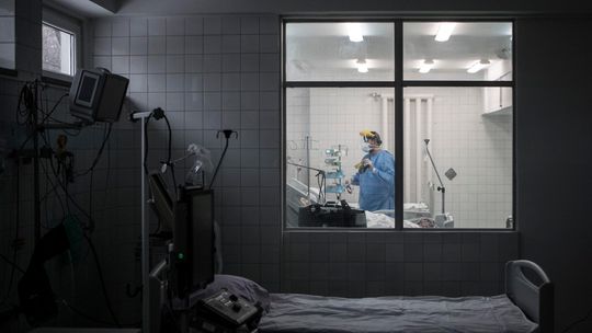 Wchodzimy do „czerwonej strefy” w szpitalu w Lublinie. Niedawno tu była pediatria 