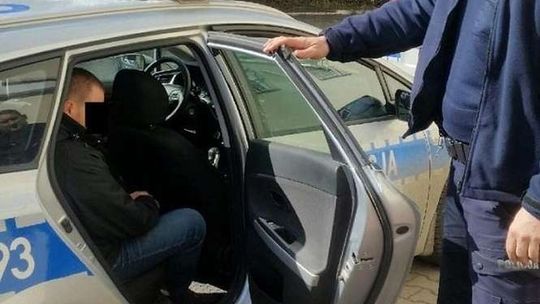 Wciągnął 12-latka do auta, bo ten czymś rzucił. Teraz ma kłopoty