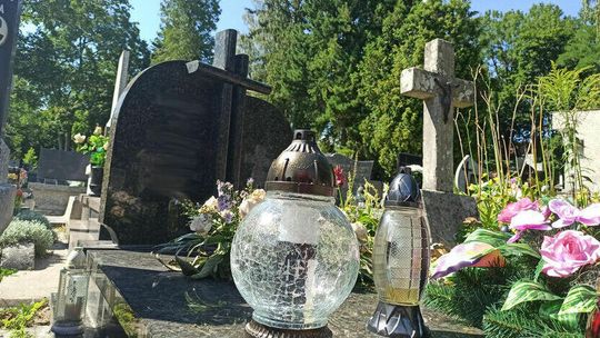 Wdowa po Andrzeju Izdebskim przerywa milczenie. Mówi jak wyglądał zakup respiratorów za 200 mln zł