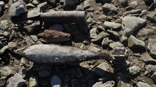 Wędkarz znalazł granaty na brzegu Wisły