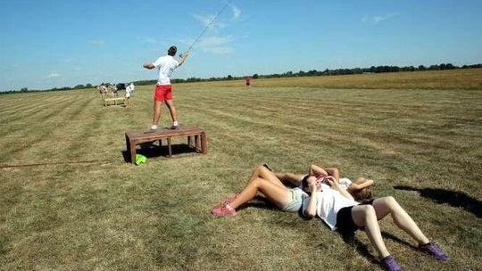 Wędkowali na lotnisku w Radawcu