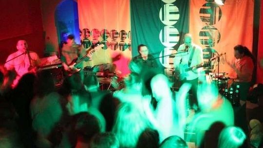 Weekend na Moście: Koncerty Komische Pilze i Hot Rod i potańcówka