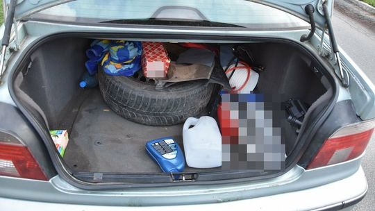 Wepchnęli 12-latka do bagażnika i wozili go po osiedlu