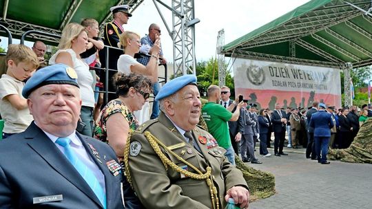 Weterani świętują. Grochówka i czołgi na placu Zamkowym 