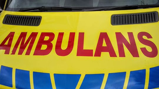 Wezwał karetkę, bo ojciec miał rany kłute brzucha. Zaskakująca pomyłka