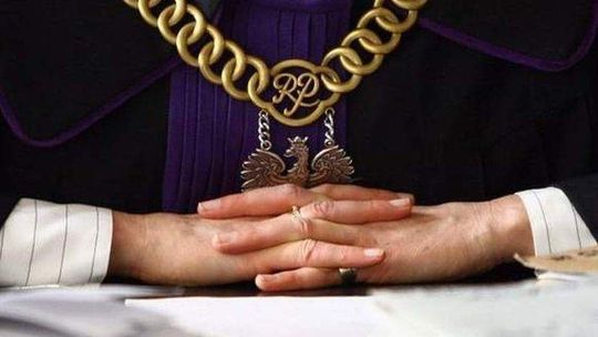 Wezwała policję twierdząc, że dyrektorka szkoły jest pijana. Sprawa trafiła do sądu