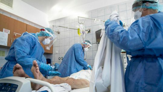 WHO: Nad Europę Wschodnią nadchodzi nowa fala zakażeń wariantem Omikron