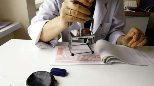 Wiadomo kiedy koniec papierowych zwolnień lekarskich. Sejm wydłużył okres przejściowy