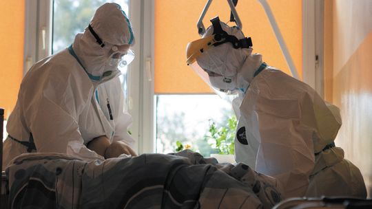 Wiadomo, że niewiele wiadomo. Dlaczego rząd ograniczył lokalne informacje o koronawirusie?