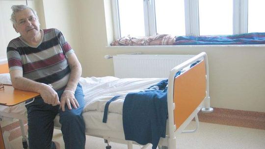 Wiatr hula po szpitalu w Chełmie. Okna trzeba uszczelniać kocami