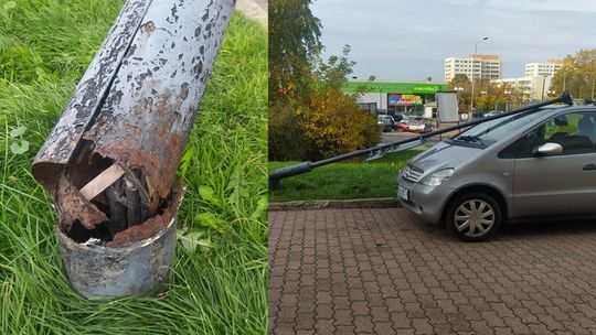 Wiatr tak silny, że złamał latarnię. "Skutek obsikiwania przez pieski"