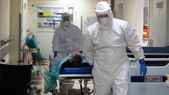 Wiceminister zdradził dane o Covid-19. Zmarło blisko 50 osób