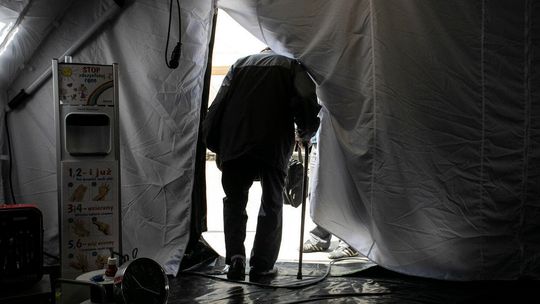 Wiceminister zdrowia: Jesteśmy przekonani, że w ciągu tygodnia liczba zakażeń powinna istotnie zmaleć