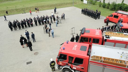 Wicepremier przywiózł promesy dla strażaków z OSP. „Okres wyborczy służy zwiększeniu ilości taboru”