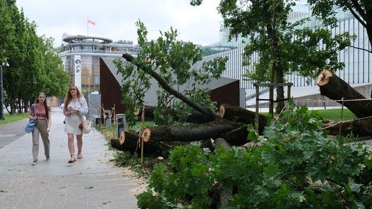 Wichura omal nie zniszczyła pomnika Lecha Kaczyńskiego