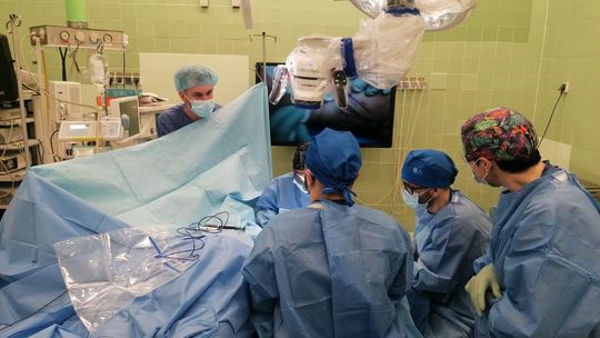 Wideomikroskop w akcji. Pomógł przy skomplikowanej operacji 