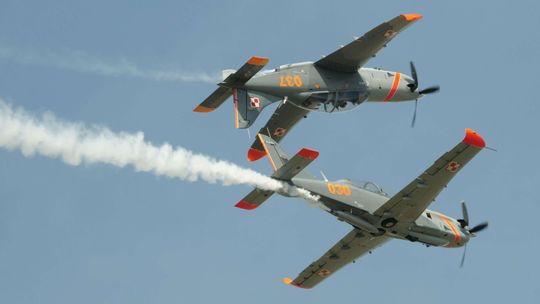 Widowiskowe akrobacje i spadochroniarze. Trwają pokazy lotnicze Świdnik Air Festival 2018 [zdjęcia]