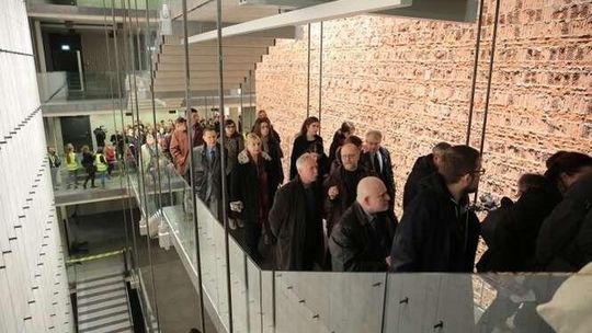 Widzowie weszli do Centrum Spotkania Kultur (zdjęcia)