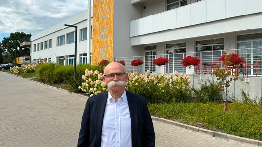 Więcej niż PRL z twistem. Milioner z Arche otwiera wielką salę w Nałęczowie