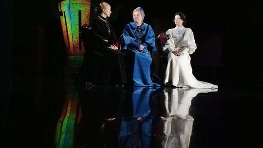 Więcej niż teatr. "Trzy siostry” Czechowa w Teatrze Osterwy