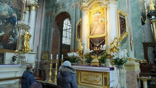 Więcej osób na mszach? Kościół chce poluzowania zasad