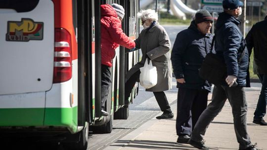 Więcej osób wsiądzie do autobusów. W największych pojazdach w Lublinie 45 osób