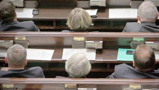 Więcej pieniędzy na biura posłów? Teraz dostają prawie 12 tys. zł miesięcznie