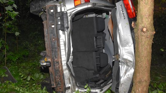 Więcej szczęścia niż rozumu. Pijany dachował w lesie