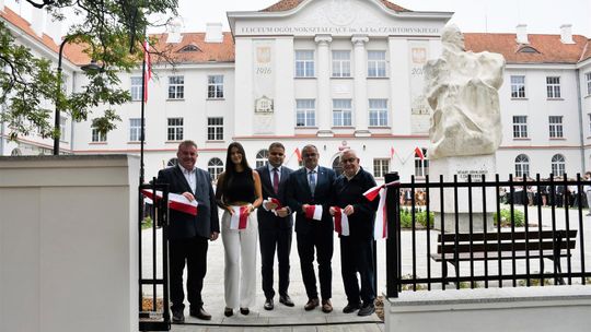 Więcej zieleni przy puławskim "Czartorychu". Szkoła dostanie własny amfiteatr
