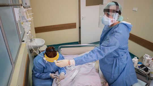 Większość ludzi może wytwarzać przewciwciała przeciwko SARS-CoV-2