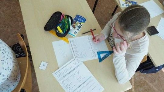 Większość Polaków chce powrotu dzieci do szkół. Najlepiej w trybie zmianowym