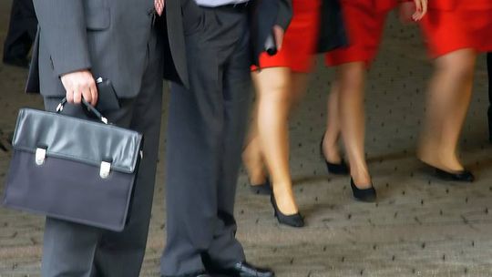 Większość urzędników śpi spokojnie. Cięcia tylko w ARiMR