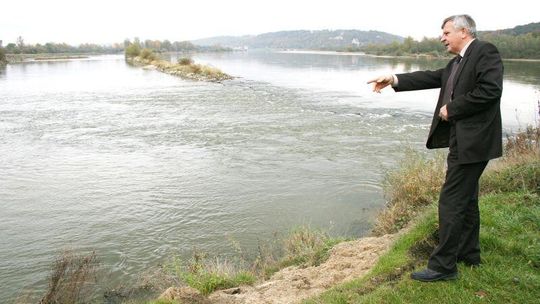 Wielka fuszerka na wałach w Janowcu? \"Niewiele brakowało do zalania\"