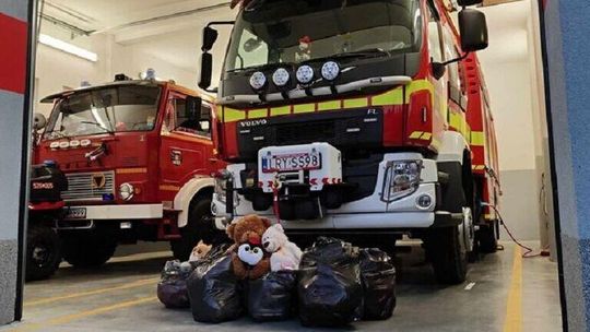 Wielka góra miśków w remizie. Będą je rozdawać, gdzie tylko się da