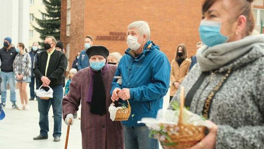 Wielka Sobota w Lublinie. Święcenie pokarmów w reżimie sanitarnym