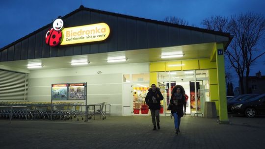 Wielkanoc i Majówka 2019: Godziny otwarcia sklepów Biedronka przed świętami