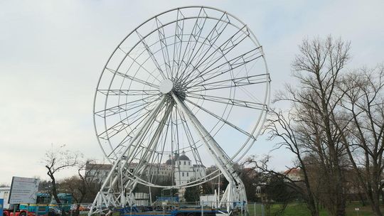 Wielki diabelski młyn stanął w Lublinie i za diabły nikt nie wie, jakim prawem