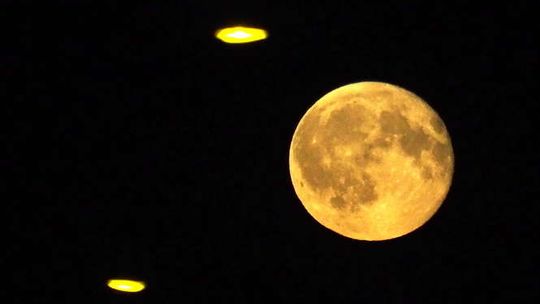 Wielki księżyc nad Lublinem