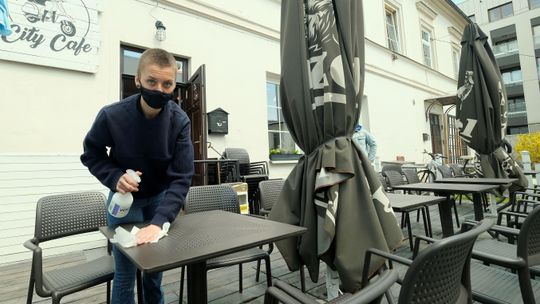 Wielkie odliczanie. Niektóre restauracje i puby w Lublinie zaczną działać minutę po północy