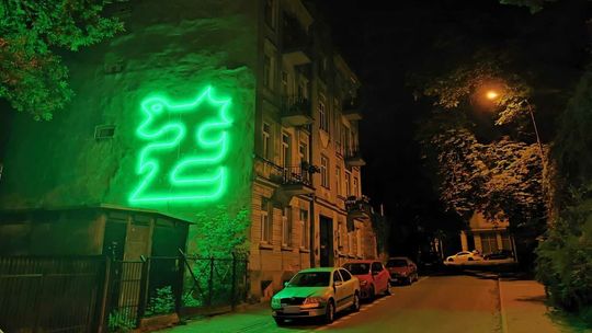 Wielkie, świecące „Ż”. Nowy neon w centrum Lublina