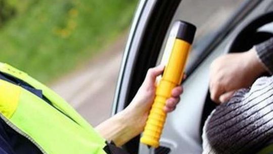 Wierciszów: Pijany 18-latek wjechał BMW w drzewo