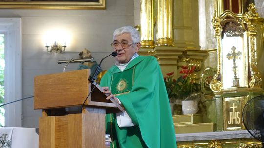 Wierni pożegnali swojego proboszcza. W tej parafii służył 34 lata