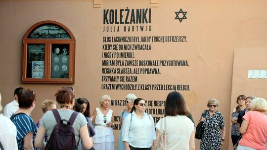 Wiersze między ulicami. Spacer śladami Julii Hartwig