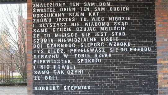 Wiersze na ścianach dworca PKS. Puławska lekcja języka polskiego