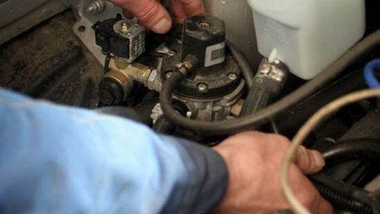 Wierzba: naprawiali audi, wysadzili garaż