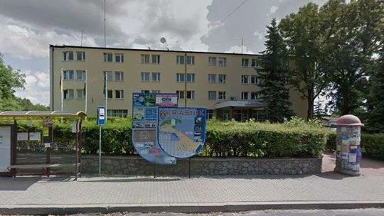 Wieszać na ścianie, szanować aż po grób. Przywileje dla honorowych obywateli