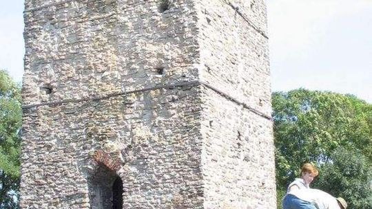 Wieża od wieków czeka na ratunek